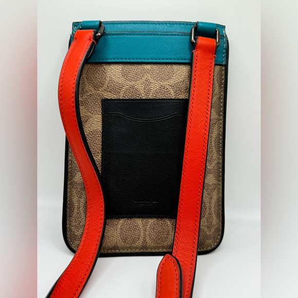 Coach Hybrid Pouch With Signature Canvas Blocking And Coach Patch - Picture 3 of 6